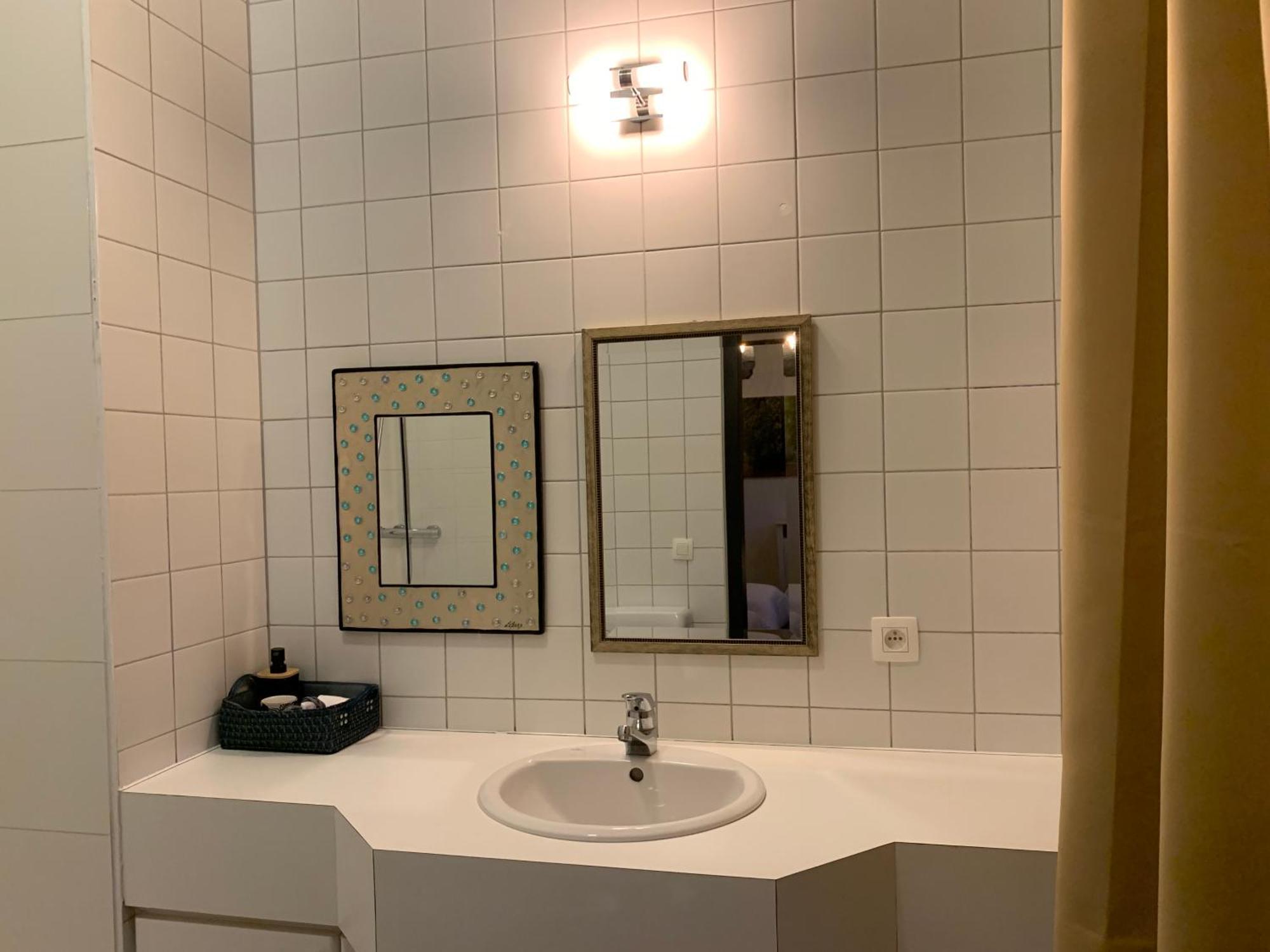De Lotuspoort Met Mihr'S B&B In De Abdij Van Bornem Luaran gambar